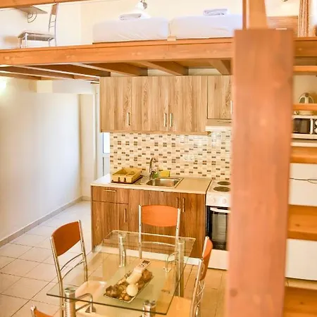 Alia And Ξενοδοχείο 3*