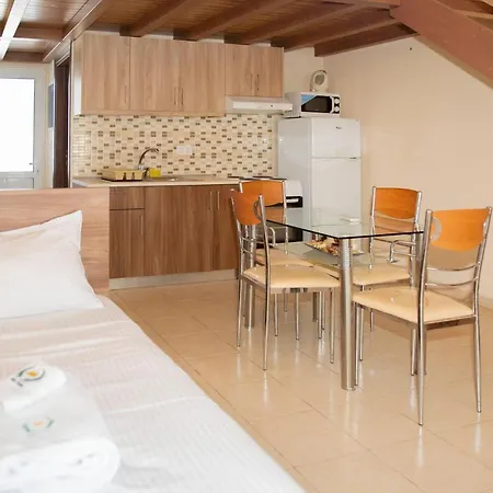 Alia And Ξενοδοχείο 3*