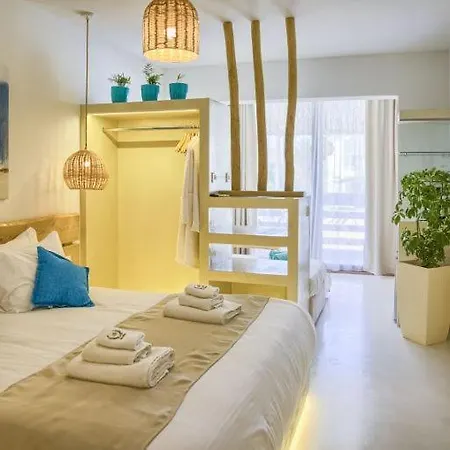 Alia And Ξενοδοχείο 3*