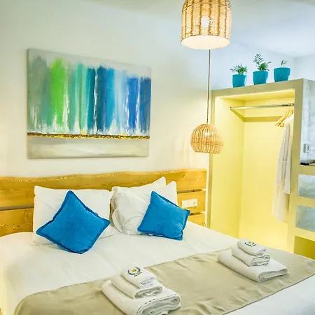 Alia And Ξενοδοχείο 3*