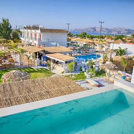 Alia And Hotel Charaki