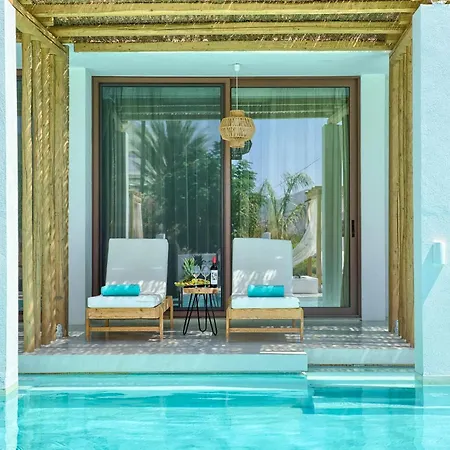 Alia And Hotel Charaki