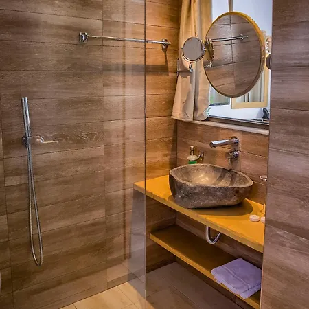 Hotel Alia And Haraki