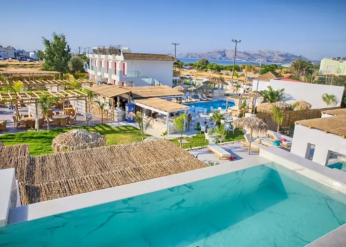 Alia And Hotel Charaki